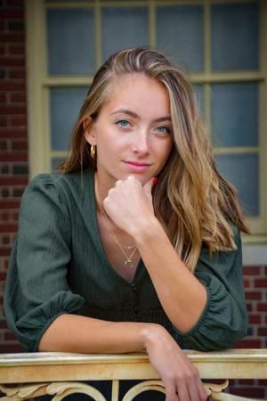 Kara_Bacon_Headshot